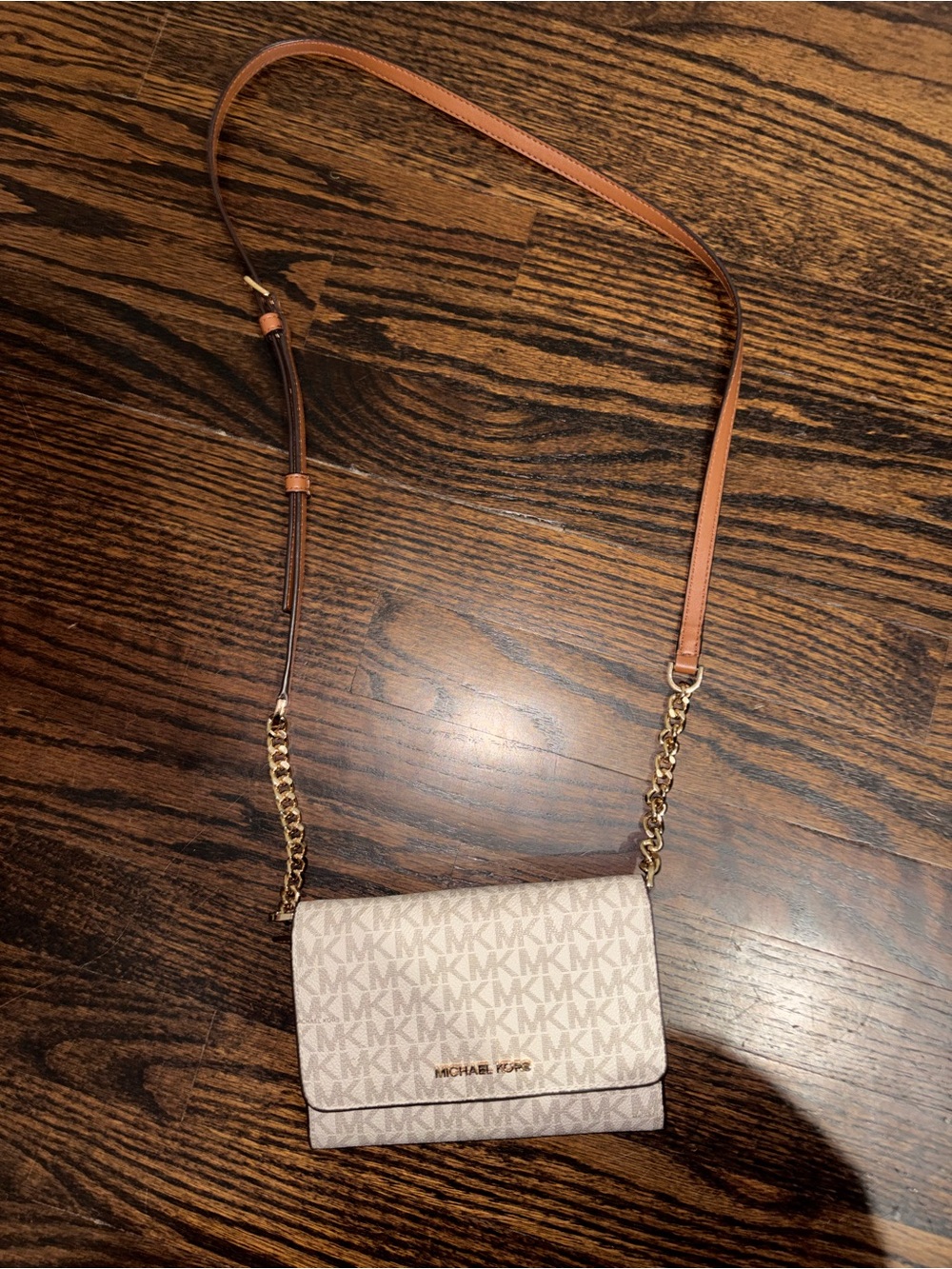 Michael Kors Crossbody wallet